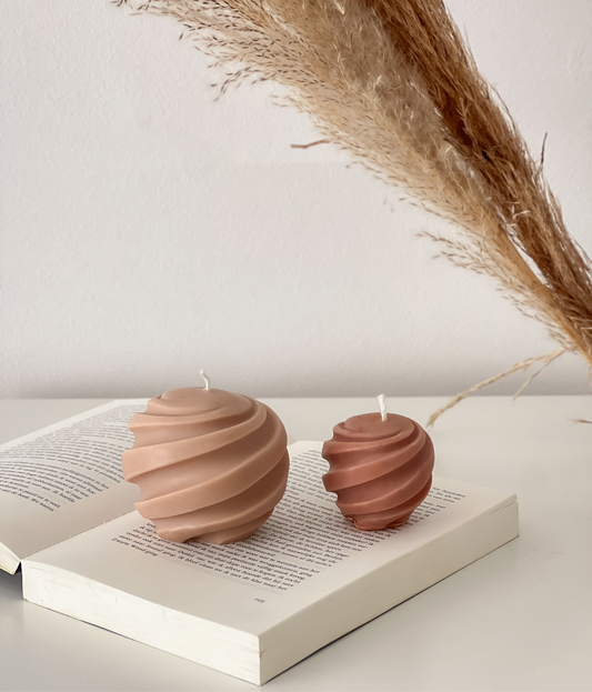 Swirl ball - Sculptural Candle